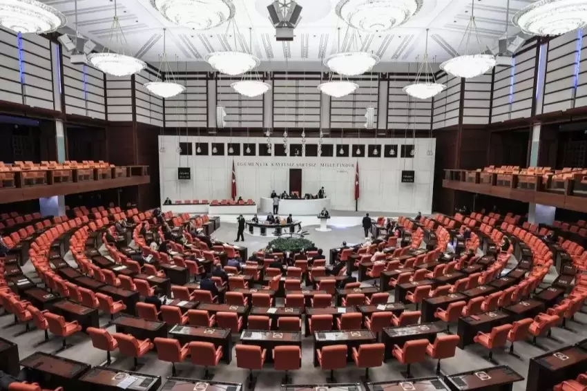 TBMMdeki sandalye dağılımı yeniden şekillendi... İşte son durum
