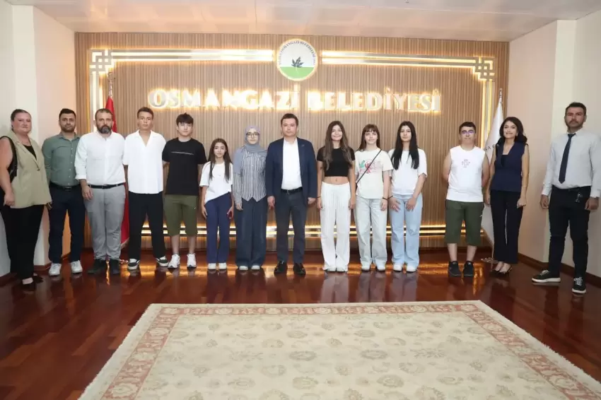 Osmangazide ücretsiz LGS kurslarının başarılı öğrencileri Başkan Aydınla buluştu