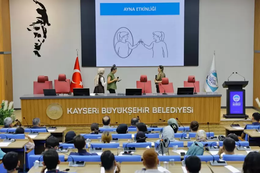 Kayseri Büyükşehirden aile semineri