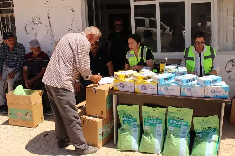 Antalya Büyükşehirden selden etkilenen üreticilere destek