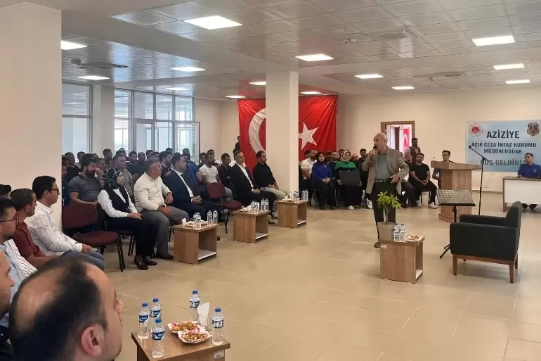 Şair-yazar Nurullah Genç, hükümlülerle şiir ve edebiyat söyleşisinde buluştu