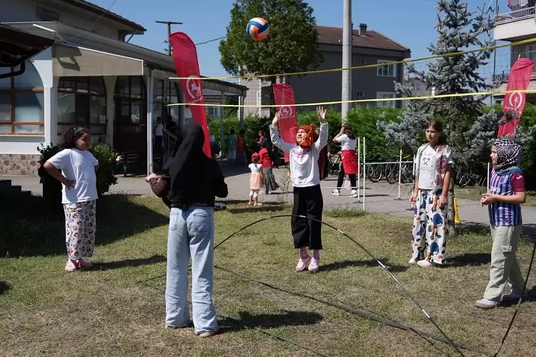 Düzcede Hareket Camide projesinde Kuran kursu öğrencileri sporla buluştu
