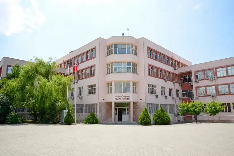 DEÜ İşletme Fakültesi AACSByi aldı