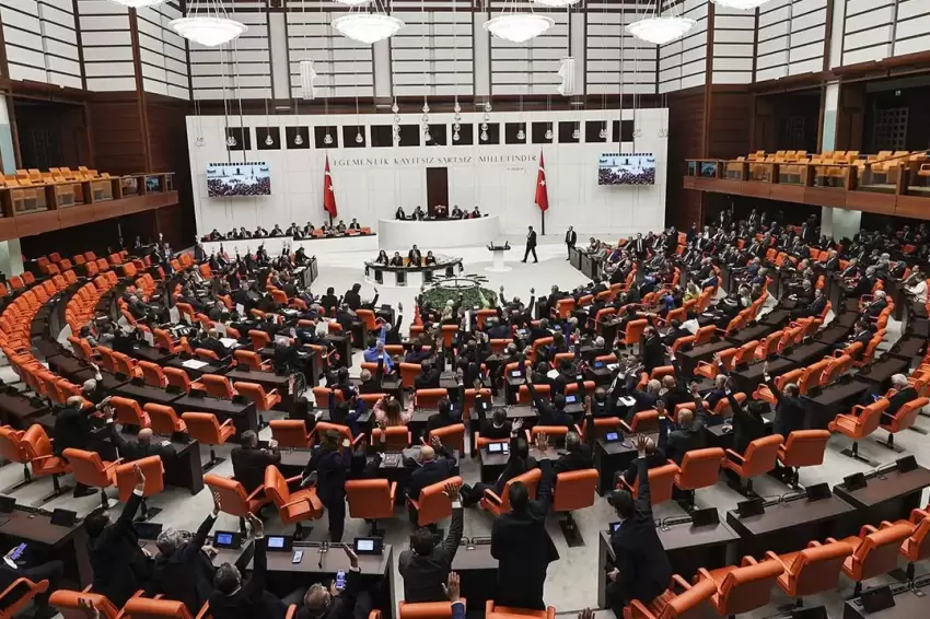 TBMMde öğrenci affı teklifinde ilk 13 madde kabul edildi... Akademik sahteciliğe ağır yaptırım