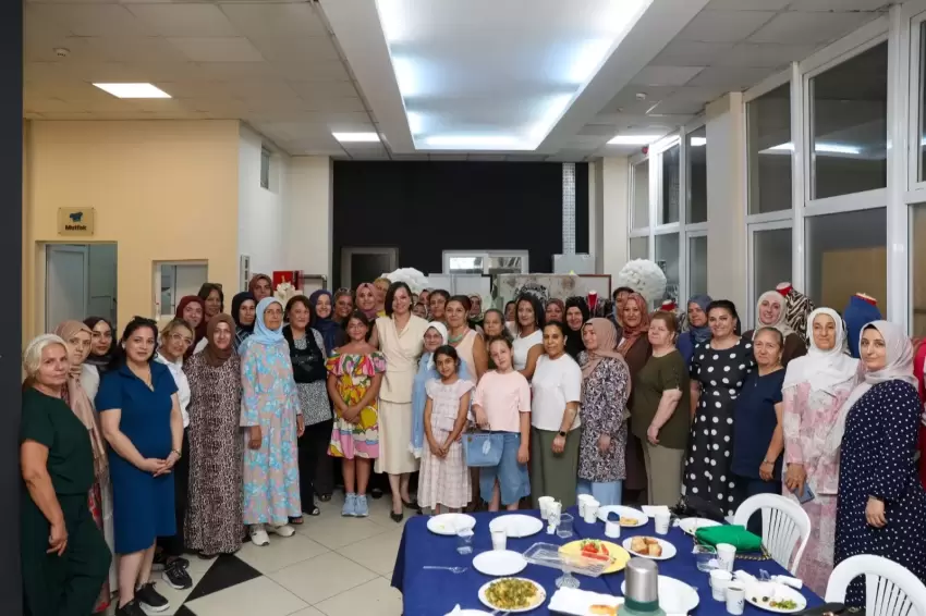 Karabağlar Belediyesi Tekstil Akademide mezuniyet gururu