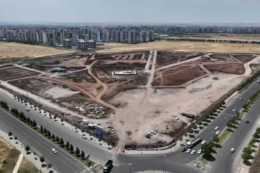Mezopotamya Kent Parkında çalışmalar eş zamanlı sürüyor