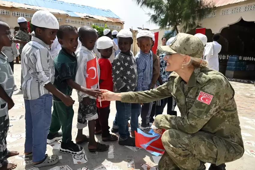 TSKdan Somalideki yetim çocuklara gıda ve giyecek desteği