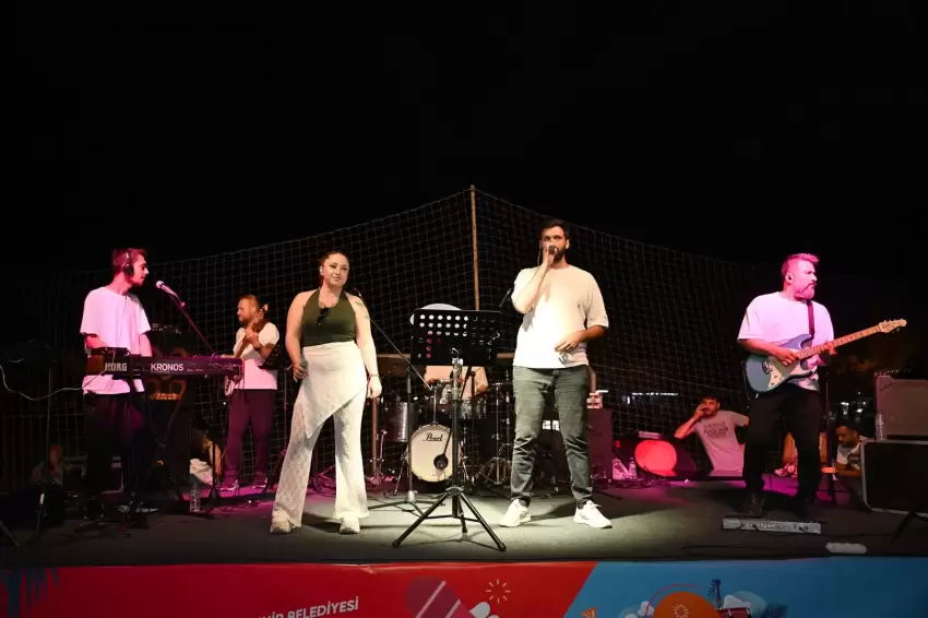 Mersinde ‘Yaz Dostum konserleri coşkuya devam ediyor