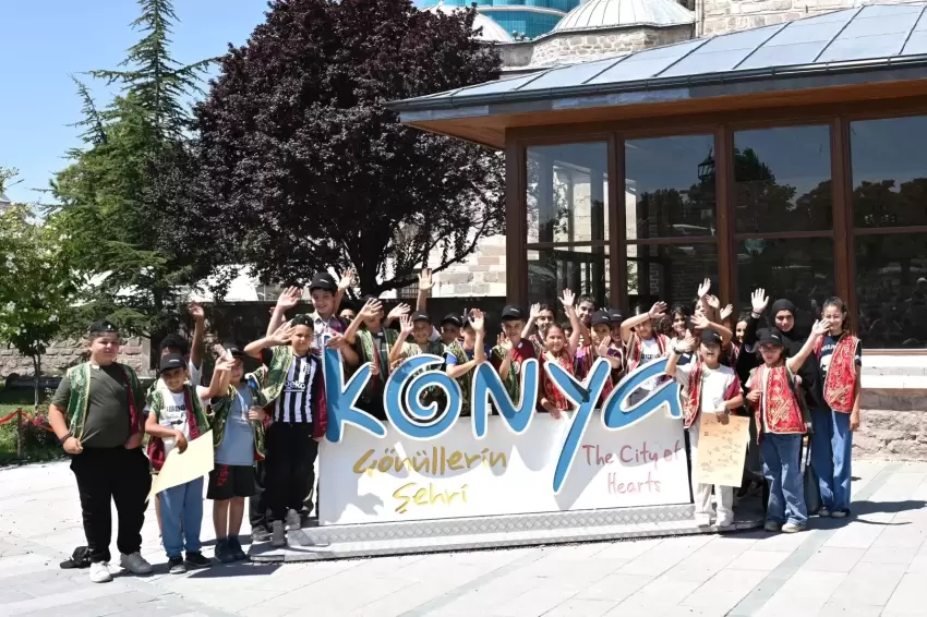 Konyada gençler yaz okulunda şehri keşfetti