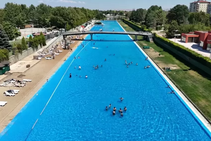 Eskişehirde Kentpark Yapay Plajı yeni sezonda hizmete açıldı