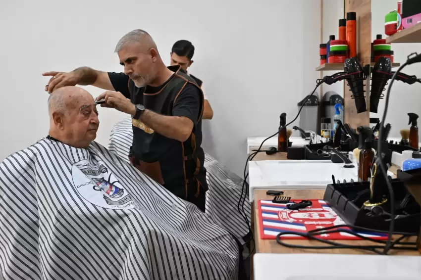 Emekli Kafede kuaför ve berber hizmeti başladı