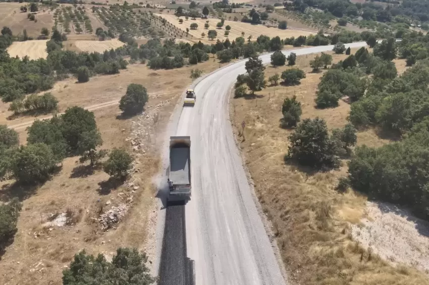 Bursa Büyükşehir Harmancıkta da yolları yeniliyor