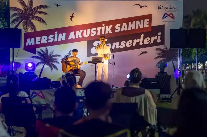 Akustik sahne yaz akşamlarına ritim katıyor