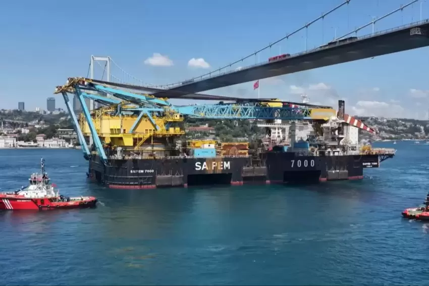 Saipem 7000 Boğazlardan güvenle geçti