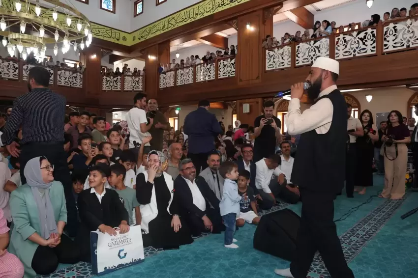 Gaziantepte Celal Karatüre ilahileri çocuklarla söyledi