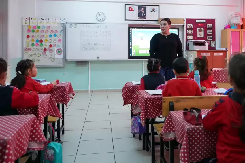 Sözleşmeli öğretmen eşlere il değişikliği müjdesi... Başvurular 12 Ağustosta başlıyor