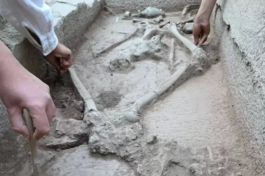 Aspendosta 2 bin 400 yıllık gizem... Güreşçi mezarı ortaya çıktı