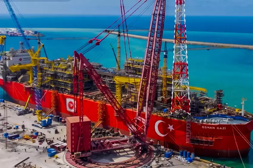 Osman Gazi için kritik aşama 260 tonluk Alev Kulesi yerine yerleştirildi