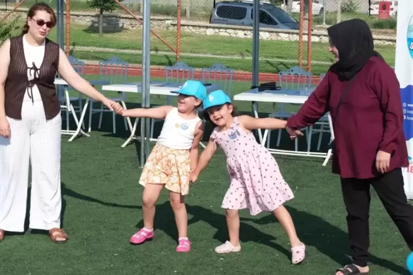 Eskişehirde çocuklar ve aileler su kahramanı oldu