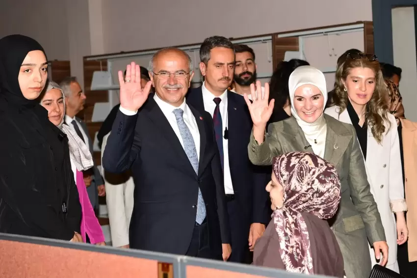 Bakan Göktaştan Malatya Şehir Kütüphanesine tam not