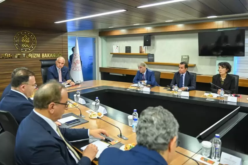 Bakan Ersoy, hizmet ihracatında yeni hedefleri değerlendirdi