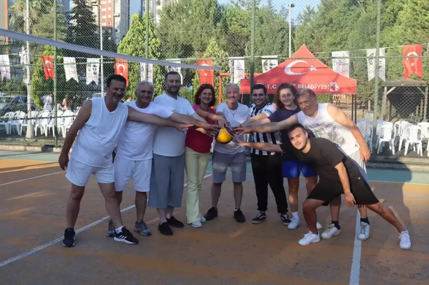 İzmitte voleybol coşkusu yaşanıyor