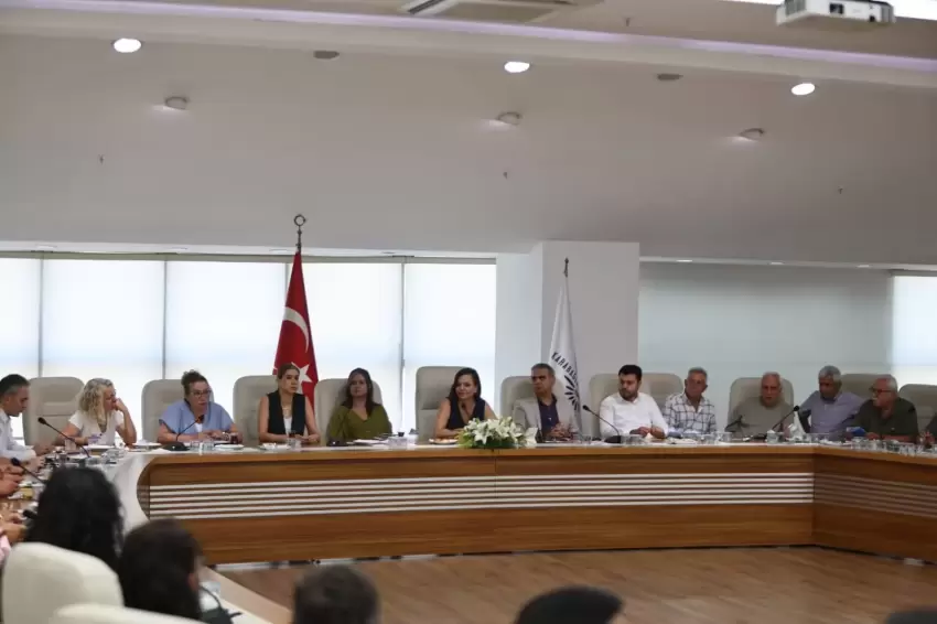 İzmir Karabağlarda esnafla güç birliği