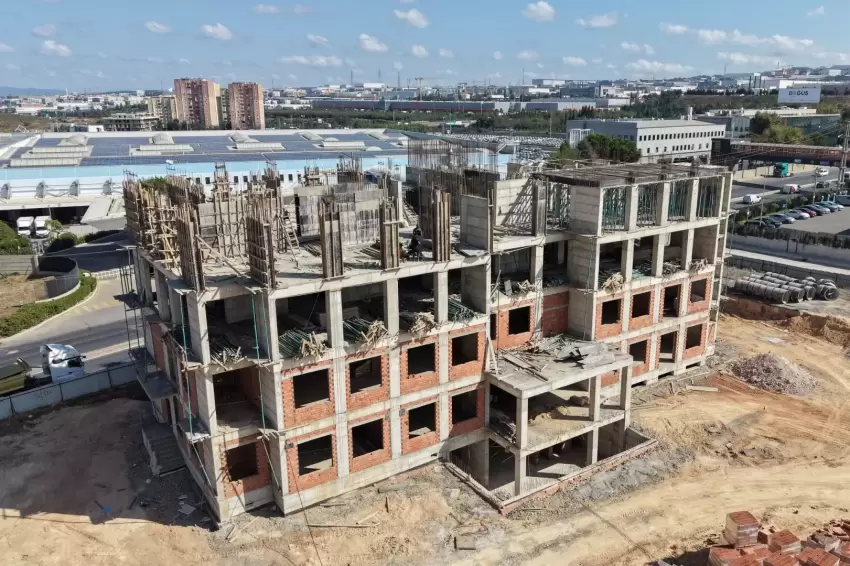 Kocaeli Çayırovanın yeni meslek lisesinin kaba inşaatında sona gelindi