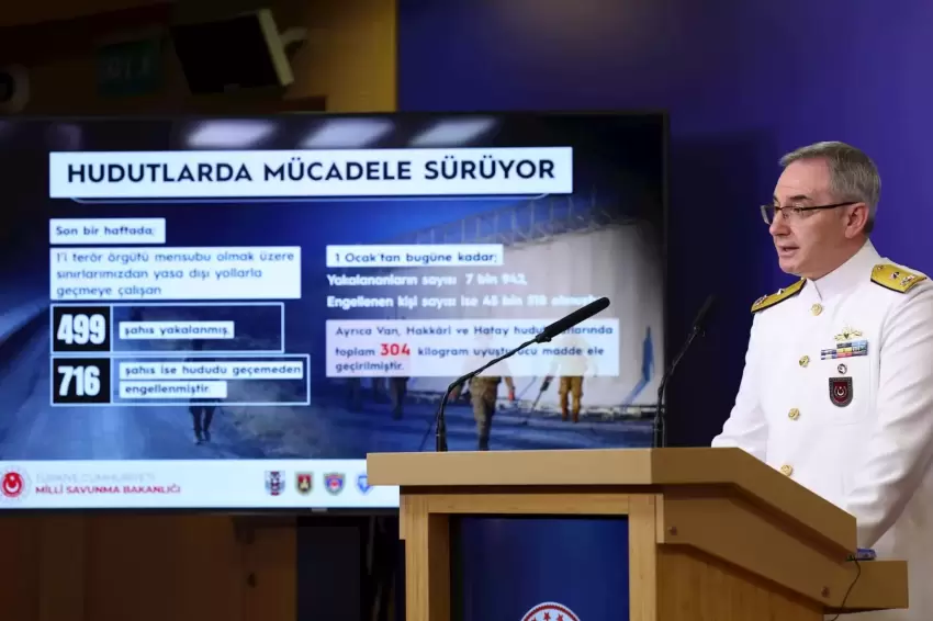 MSB: 3 PKKlı terörist teslim oldu... Hudutlarda mücadele sürüyor