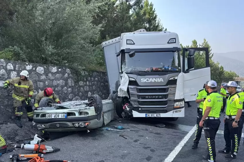 Düzcede otomobil ile tır çarpıştı: 1 ölü