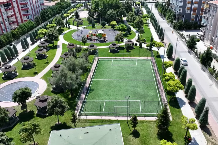 Konya Karatayda 14 halı saha yolda