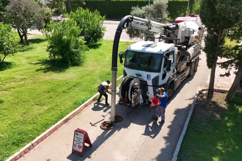 Antalyada temizlik ve düzenleme çalışmalarını sürüyor