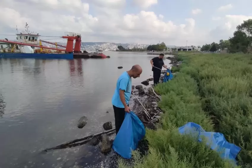 Kocaelinin kıyı şeritleri 10 ton atıktan arındırıldı