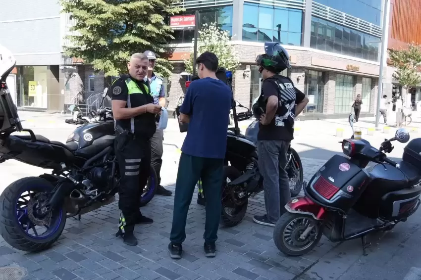Düzcede yaya yollarında motorlu araç denetimi