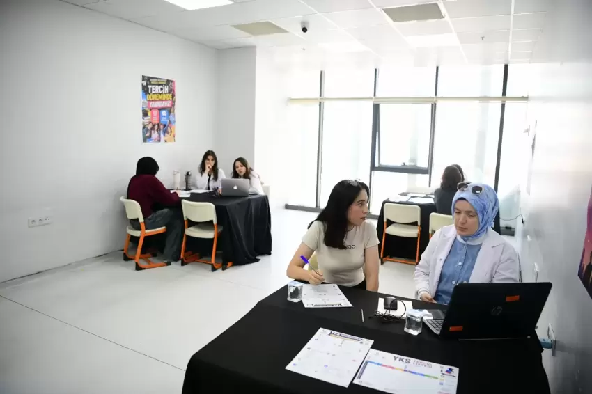 Kocaeli Çayırovada Gençlik Merkezi öğrencileri üniversiteli oldu