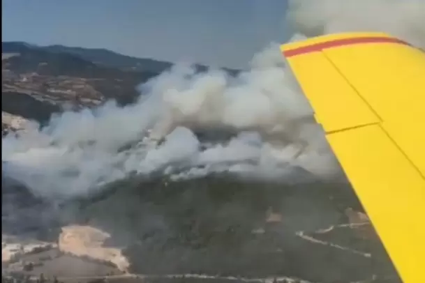 Sındırgıda orman yangını 6 uçak ve 6 helikopter havada