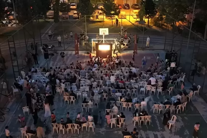 Karagözün Salıncağı ilk gösteriminde çocuklar ve aileler buluştu