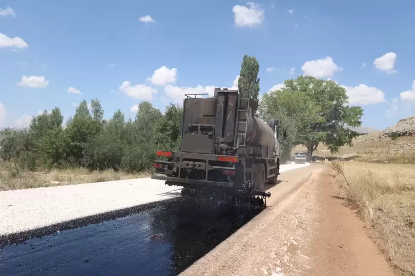 Antalya Korkutelide 3 kilometrelik sathi asfalt yol çalışması yapıldı
