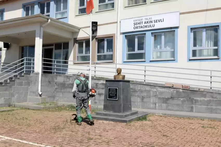 Kayseri Talasta okullarda bakım zamanı