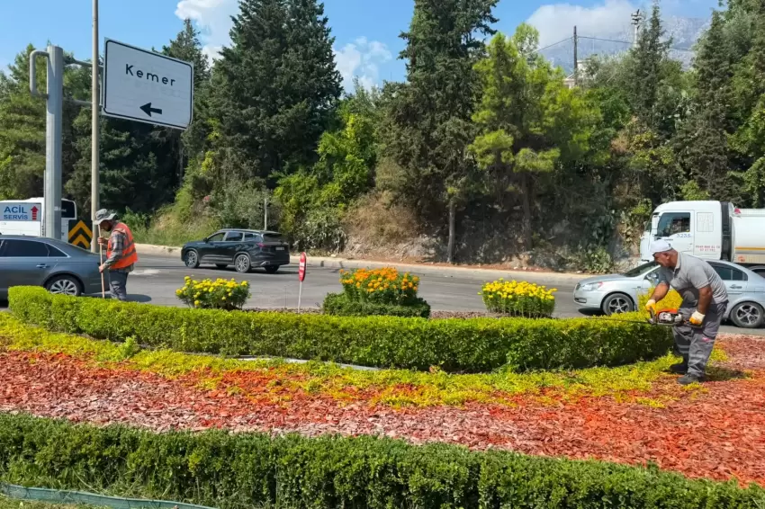 Amntalyada yeşil alanlarda genel temizlik ve bakım yapıldı