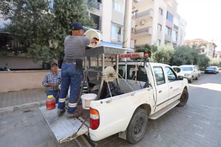 İzmir Efes Selçukta kışlık salçalar hazırlanıyor