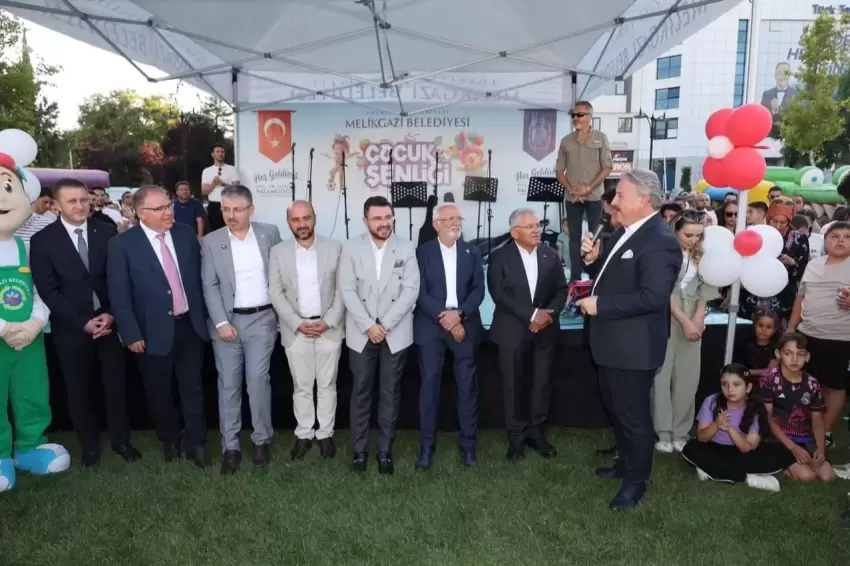 Kayseri Melikgazinin şenliğinde çocuklar doyasıyla eğlendi