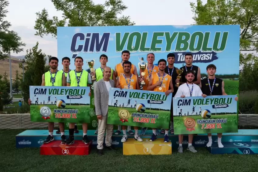 Konya Selçukluda Çim Voleyboluna muhteşem final