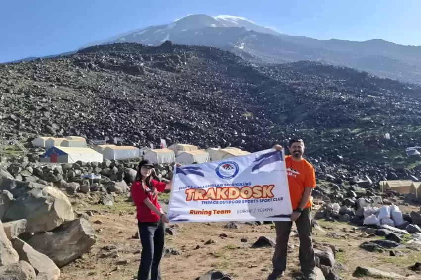TRAKDOSK dağcılık sporcuları baba-kız Türkiyenin çatısında