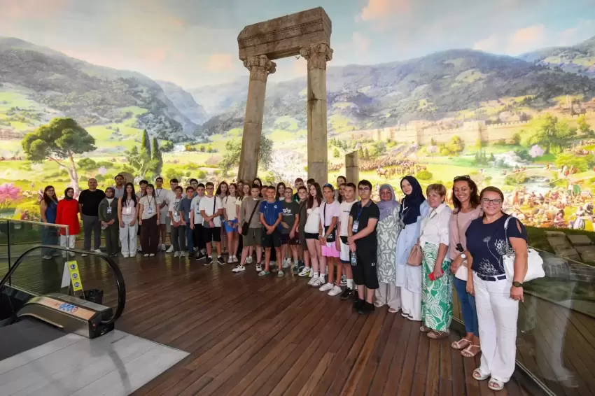 Kardeş şehirlerin gençleri Bursa Osmangazide buluştu