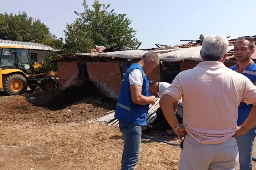 Yangında 500 balya zarar gören üreticiye destek