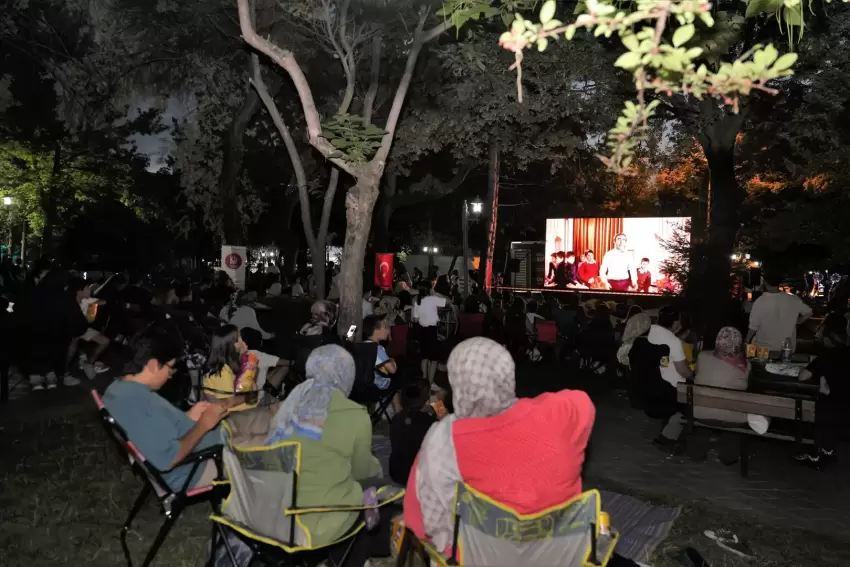Ankara Keçiörende açık hava sinema keyfi