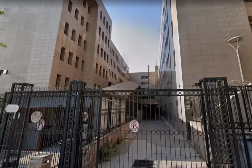 İzmirde silah imalatı ve ticareti operasyonu 93 tabanca ele geçirildi