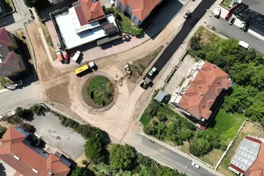 Gölcükte Ergenekon Caddesi kavşağı yenileniyor