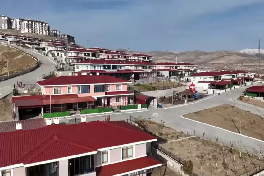 Elazığda 371 Ahıska Türkü aileye yeni konut ve kimlik kartı